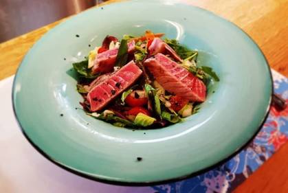 Salad with fresh grilled tuna