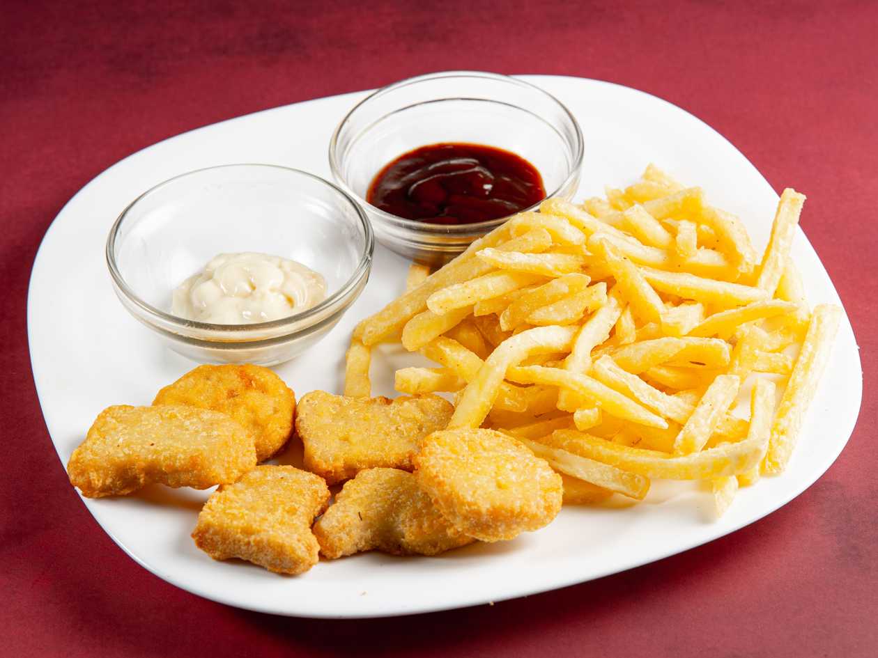 6 Chicken Nuggets &Fries