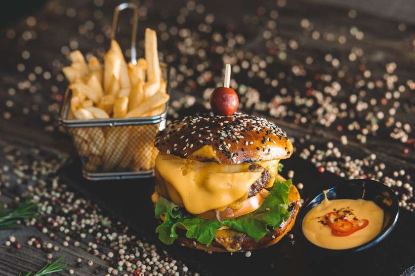 Meniu Cheesy Beef Burger