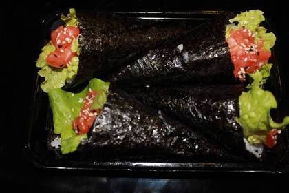 Salmon Temaki 4 Pieces