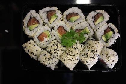 Salmon California Roll 16 Pieces