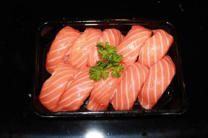 Salmon Nigiri (10 Pieces)