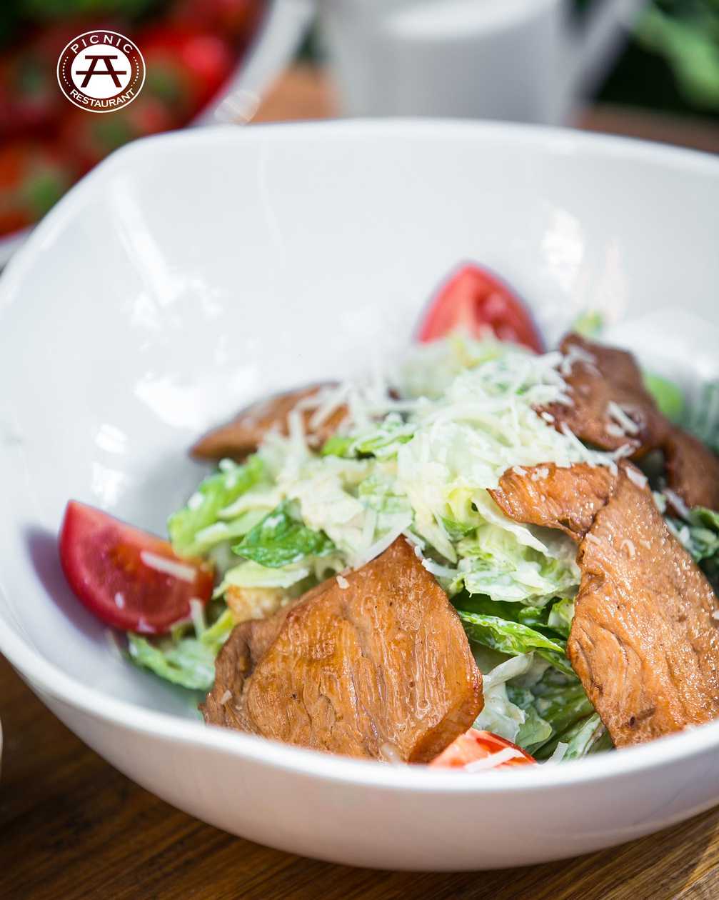 Sezar salatı krevet ilə