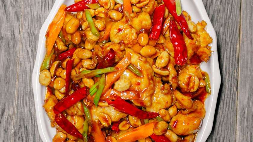 Kung Pao Chicken with Vegetables and Peanuts
