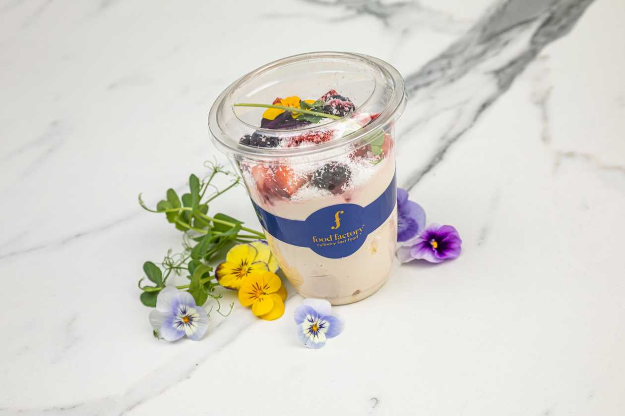 Γιαούρτι Με Φρέσκα Φρούτα