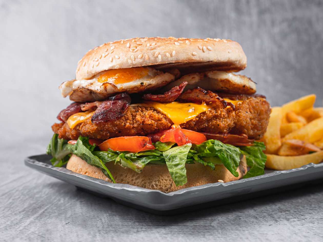 Chicken Fillet Burger With Chips & Salad