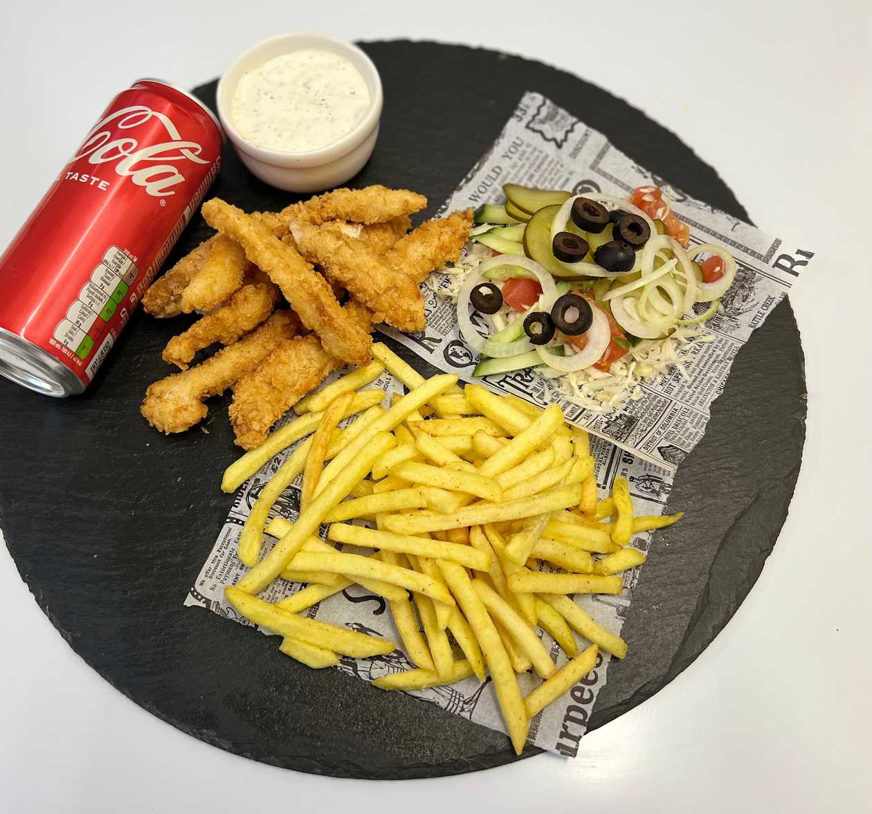 Cripsy chicken fillet, fries, selected sauce, fresh salad and a drink (0,33 l)