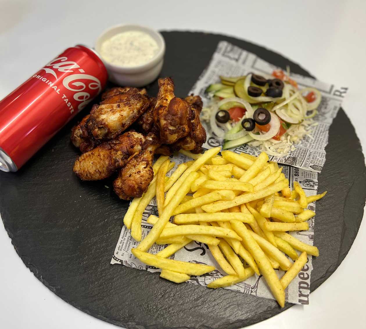 BBQ wings, fries, selected sauce, fresh salad and a drink (0,33 l)