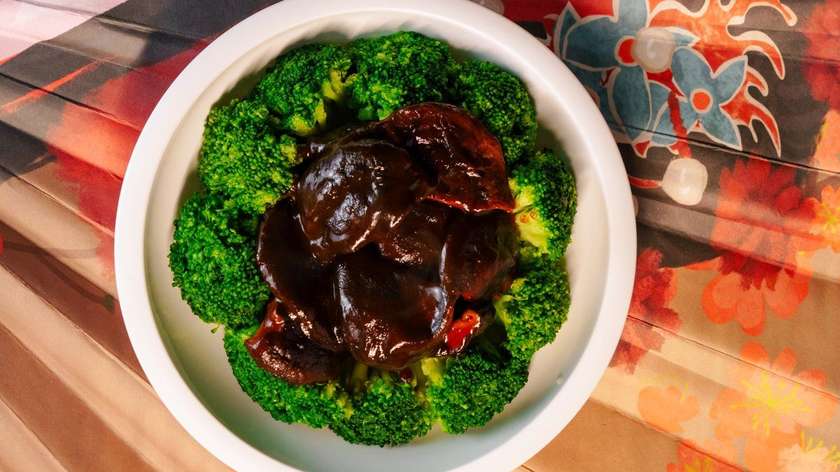 Chinese Mushroom with Broccoli