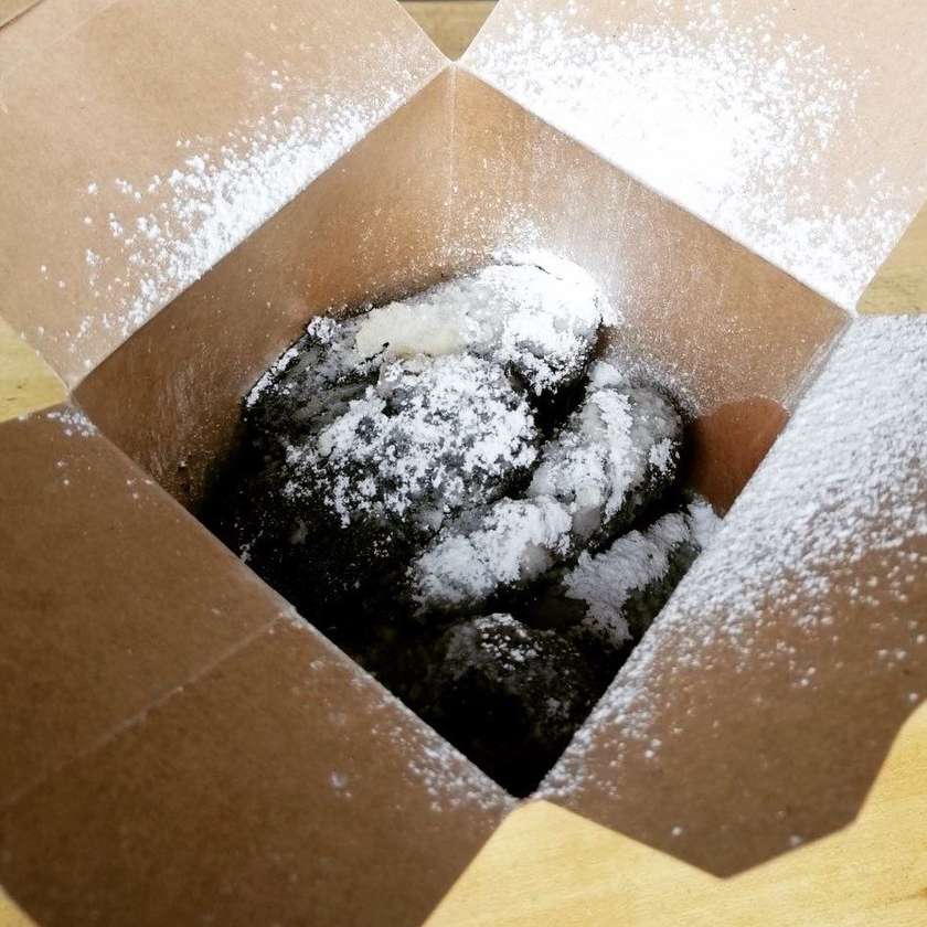 Šúlance plnené makom a slivkovým lekvárom obalené makom, cukor, maslo