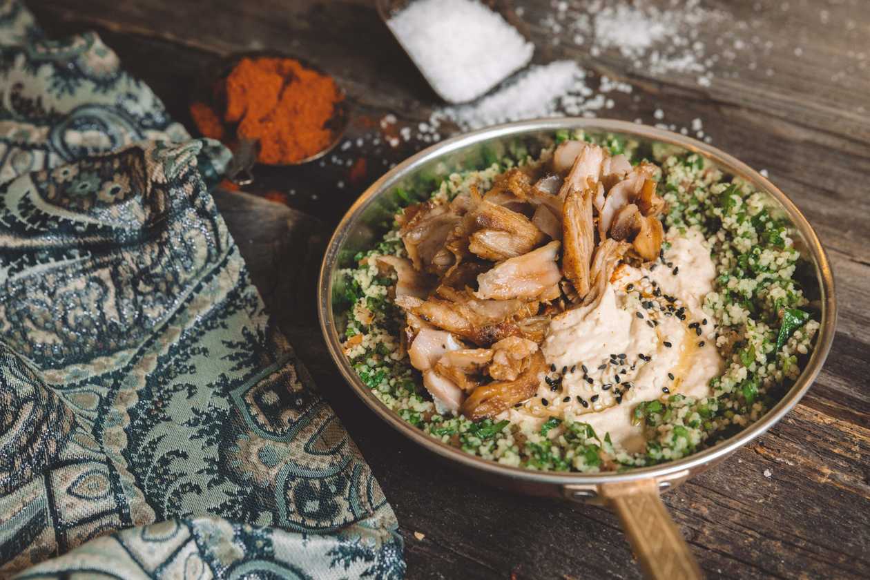 Oriental hummus chicken plate