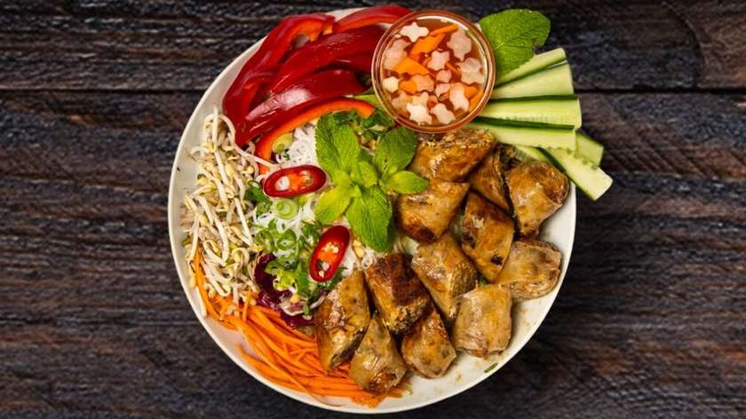 Salad with spring rolls