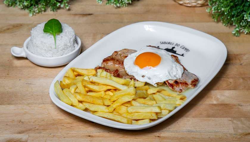 Bifanas with Egg in House Sauce