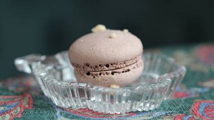 Macaron with Salted Caramel (N)