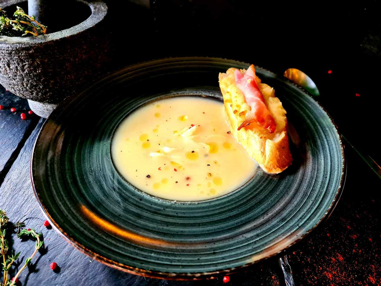 Potato cream soup with leeks and homemade focaccia