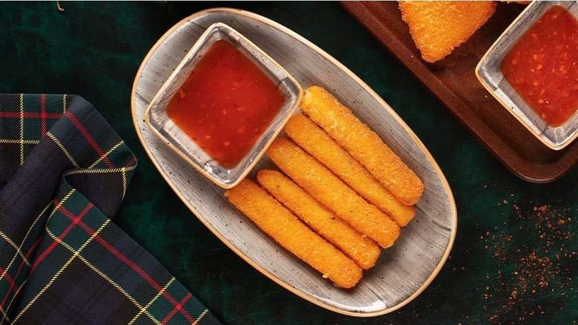 Mozzarella Sticks *5 Pieces + Sweet Chili Sauce