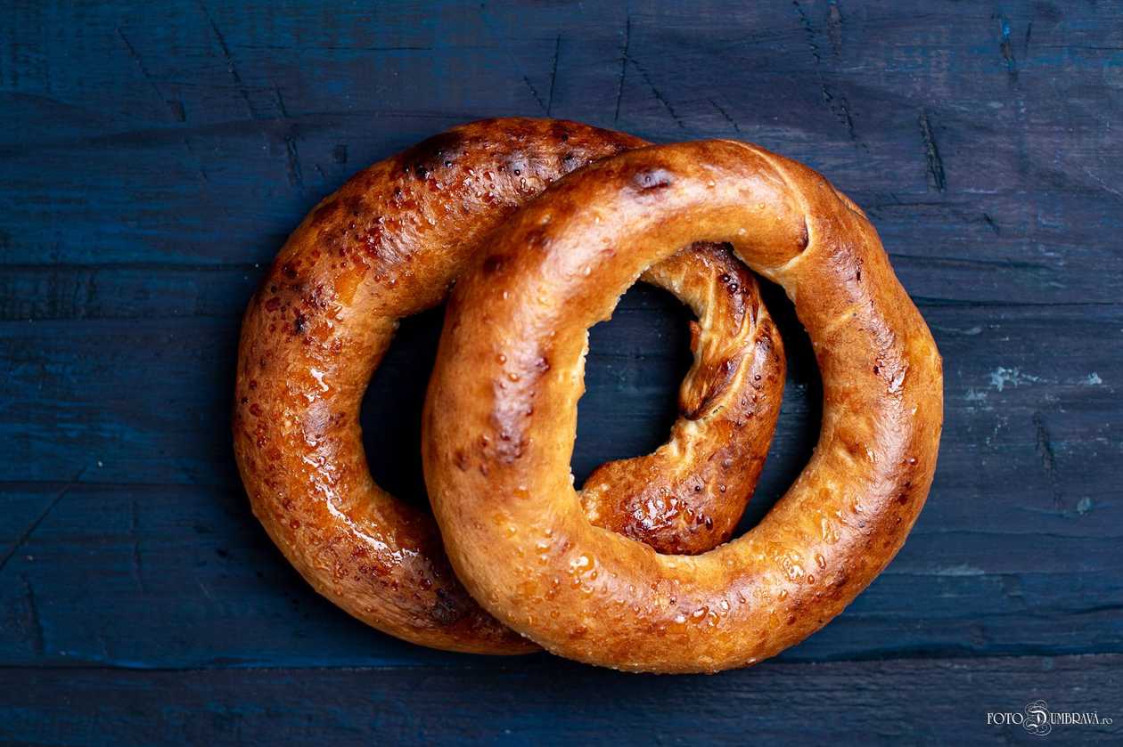 Apple pretzel