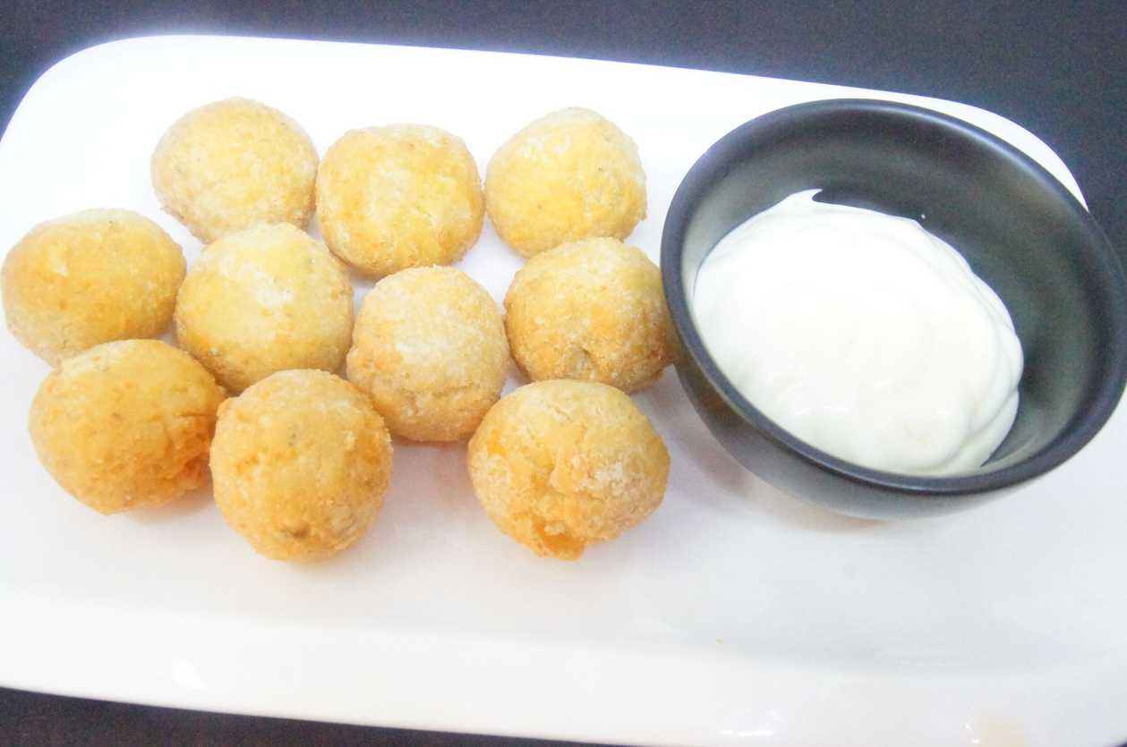 Cheese Balls with Sauce