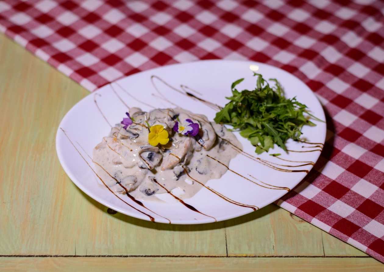 POLLO ALLA CREMA FUNGHI