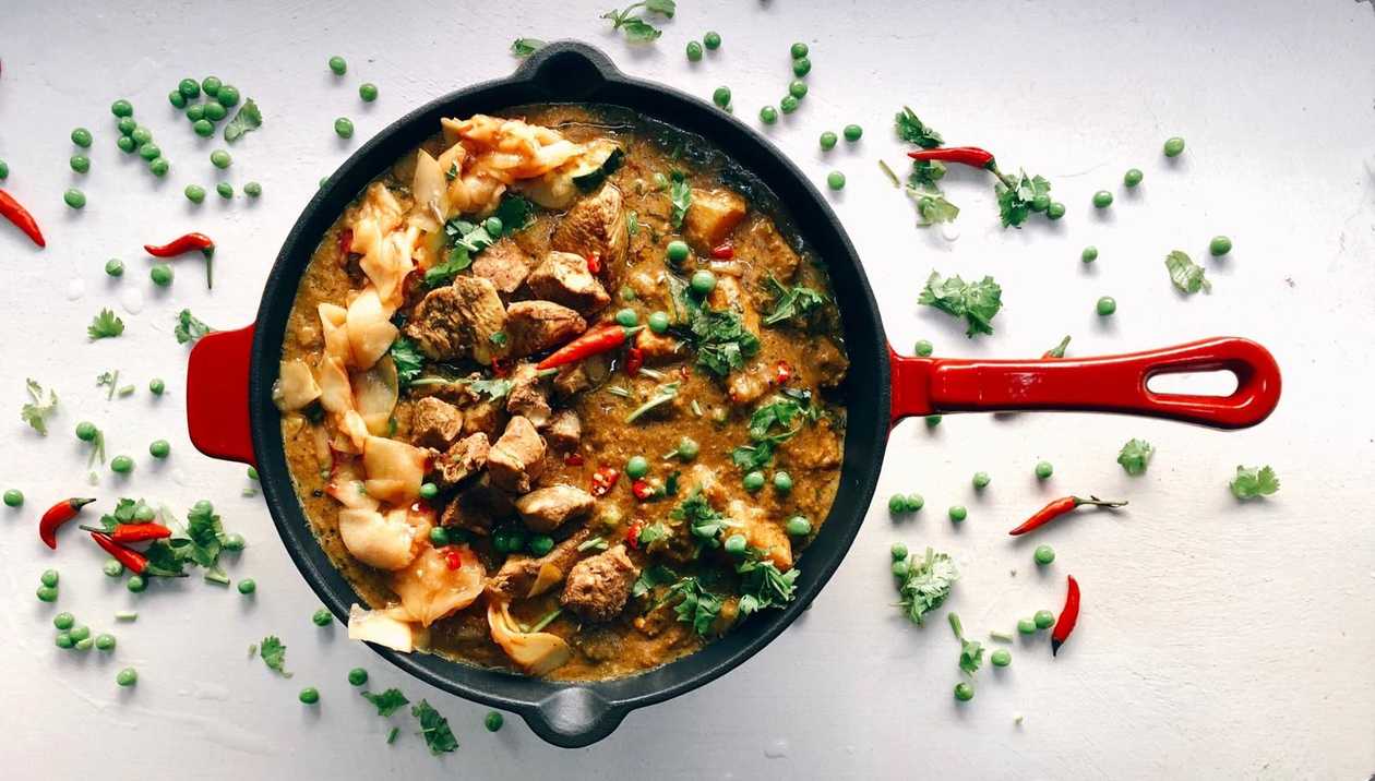 Indická GHEE Tikka Masala s mrkvou, hráškom a paradajkami /A4,7,8/