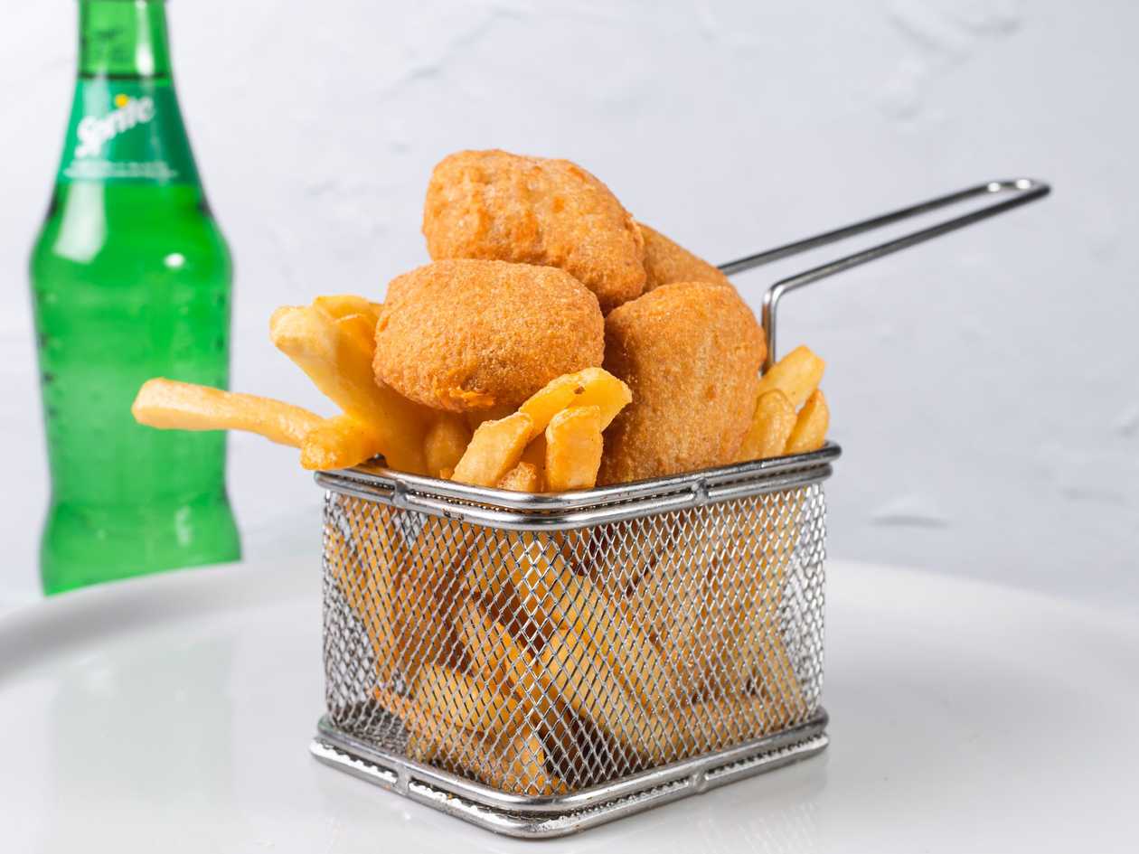 4 Nuggets, Fries & Drink