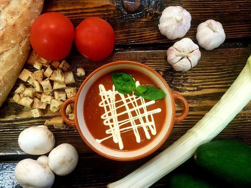 Supa crema de rosii cu busuioc