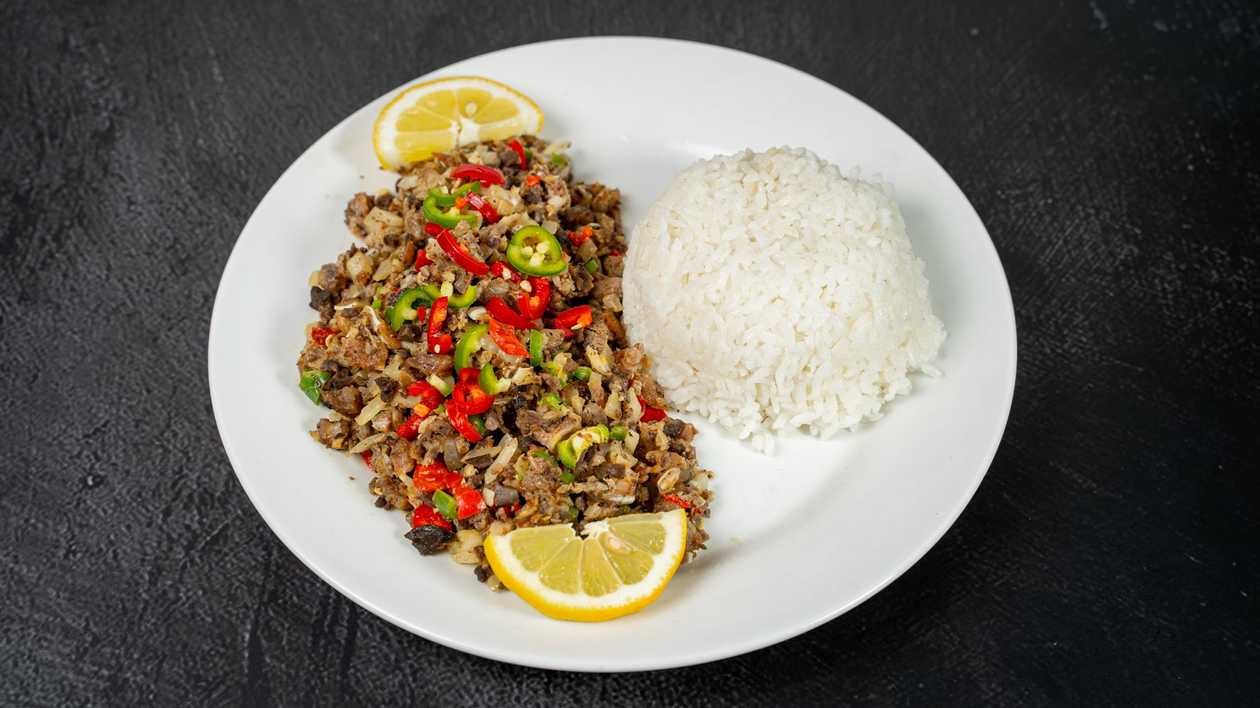 Minced pork cheek (Sisig Kpampangan)