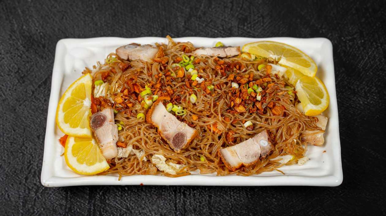Stir-Fried rice vermicelli noodle (Pancit Bihon)