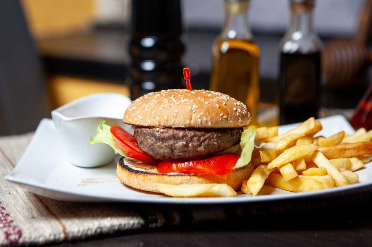 Cheeseburger with french fries and sauce