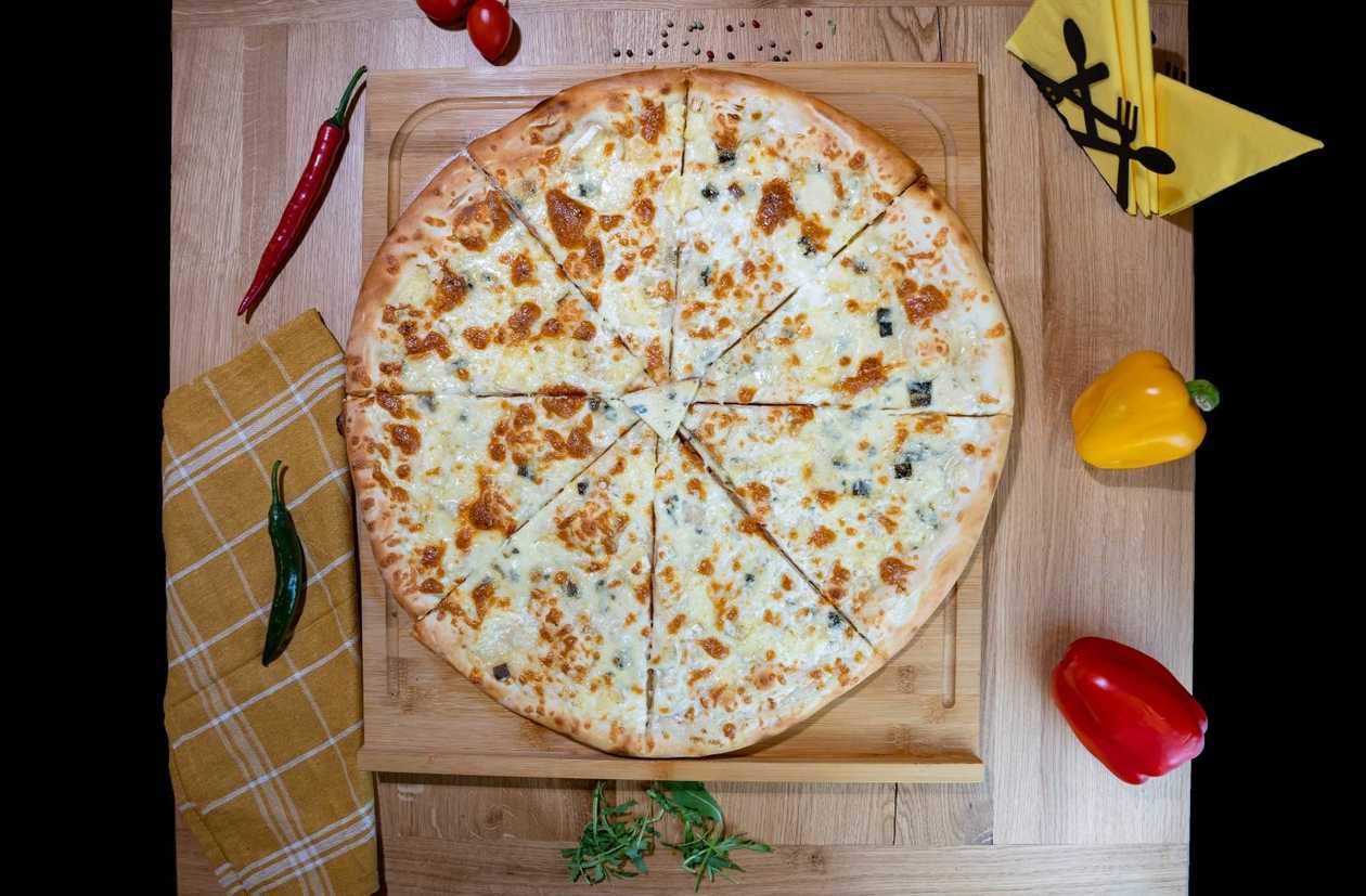 Pizza regina branzeturilor