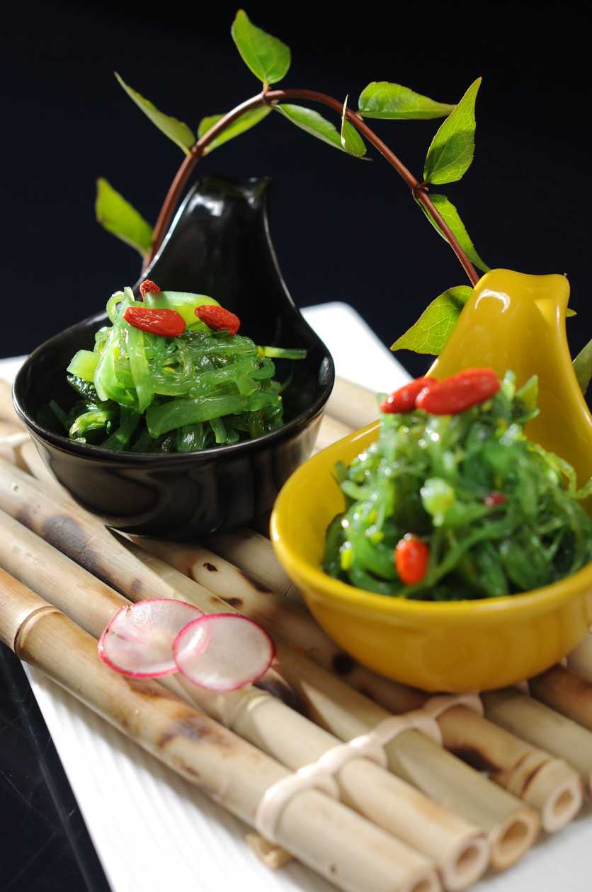 Daikon wakame salad