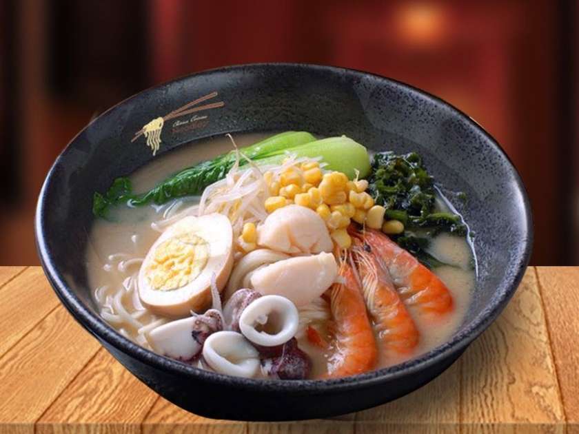 Noodle soup with seafood and vegetables