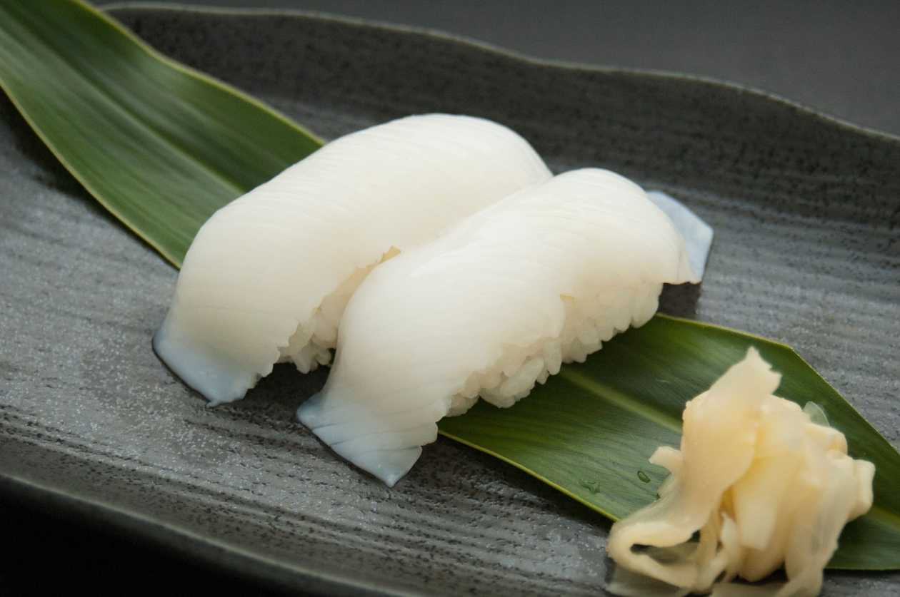 Ika nigiri