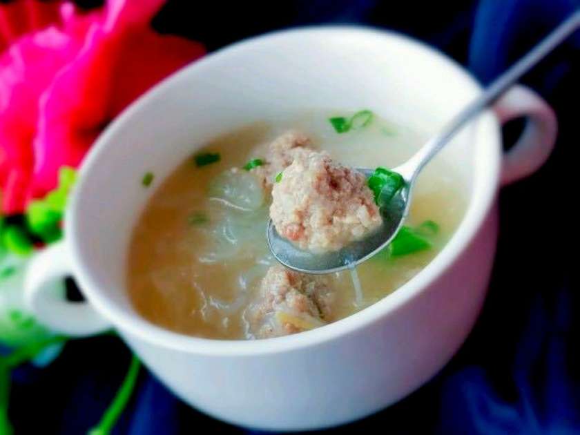 Soup with meatballs and glass noodles