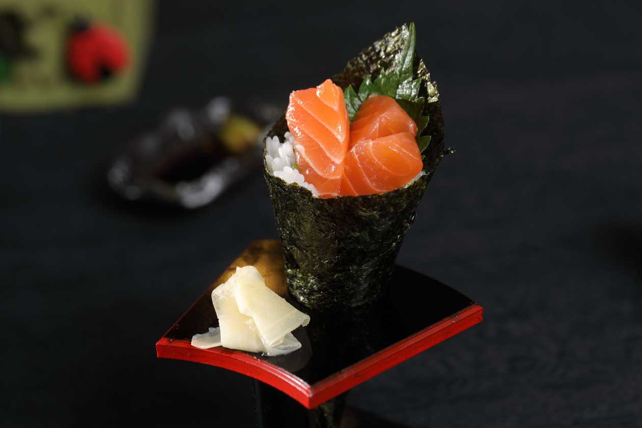 Sake temaki