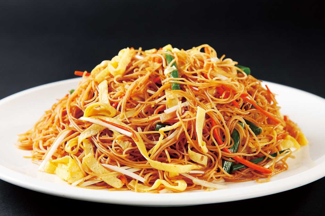 Fried rice noodles with egg