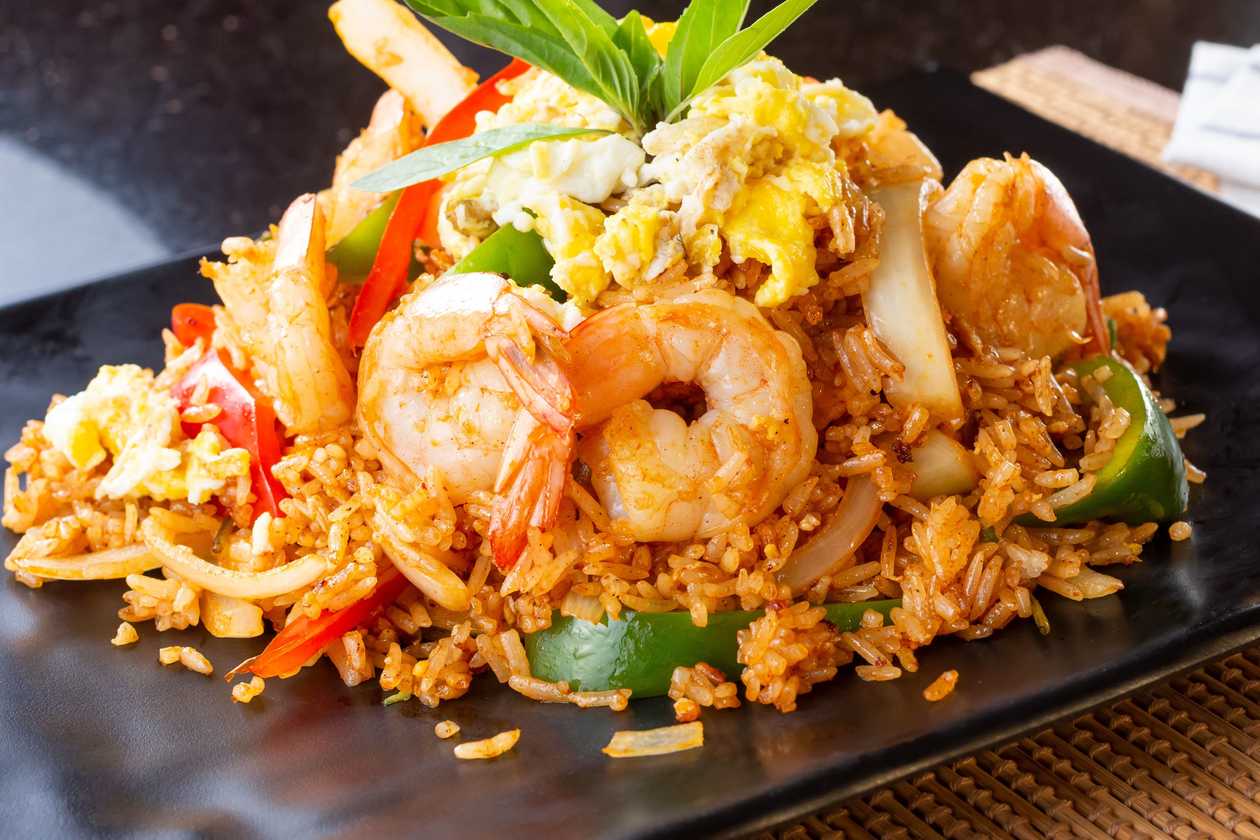 Fried rice (noodles, rice noodles) with seafood