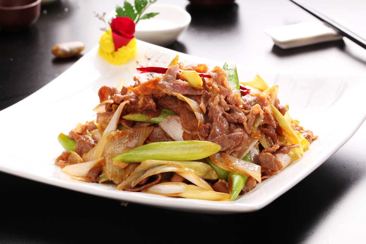 Lamb slices with leek in soy sauce