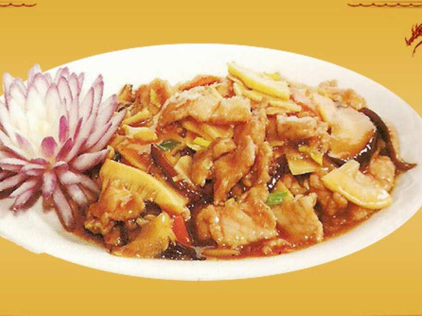 Pork with bamboo and mushrooms