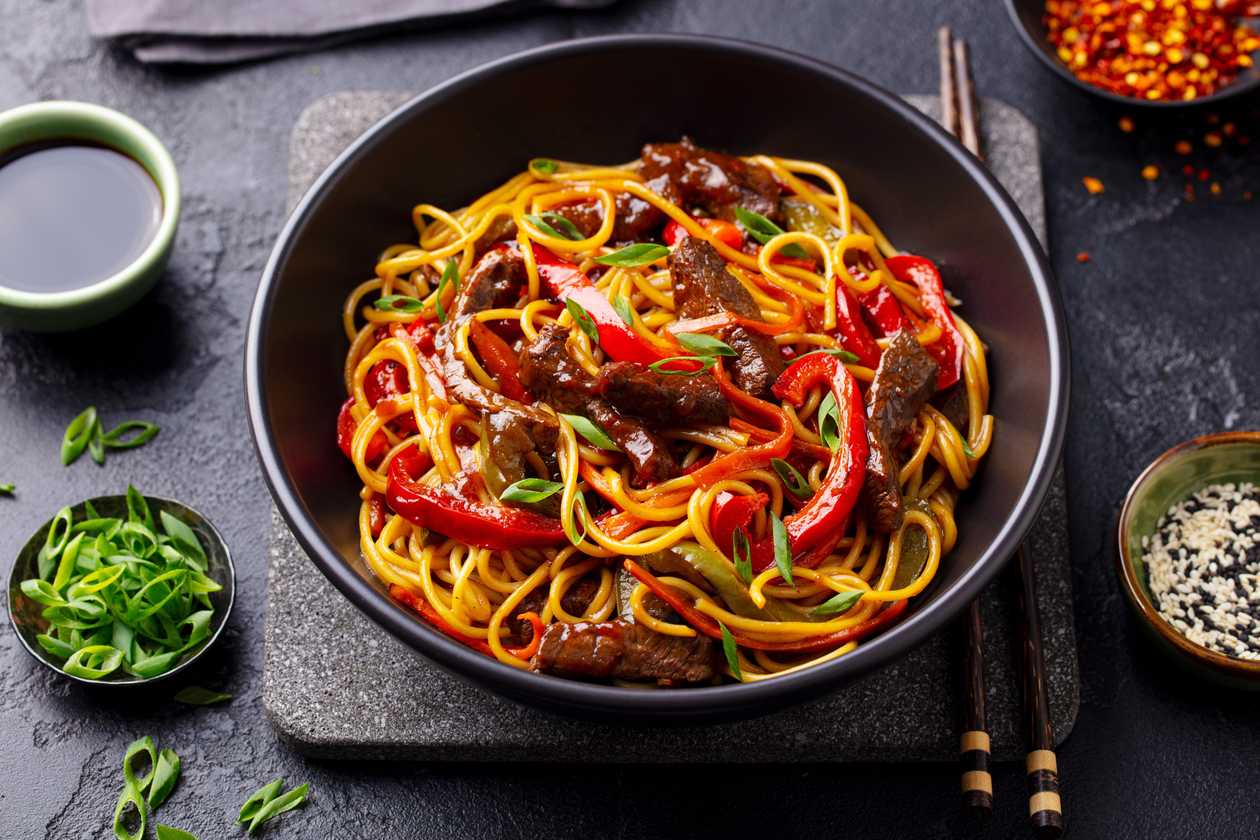 Fried noodles (rice, rice noodles) with meat