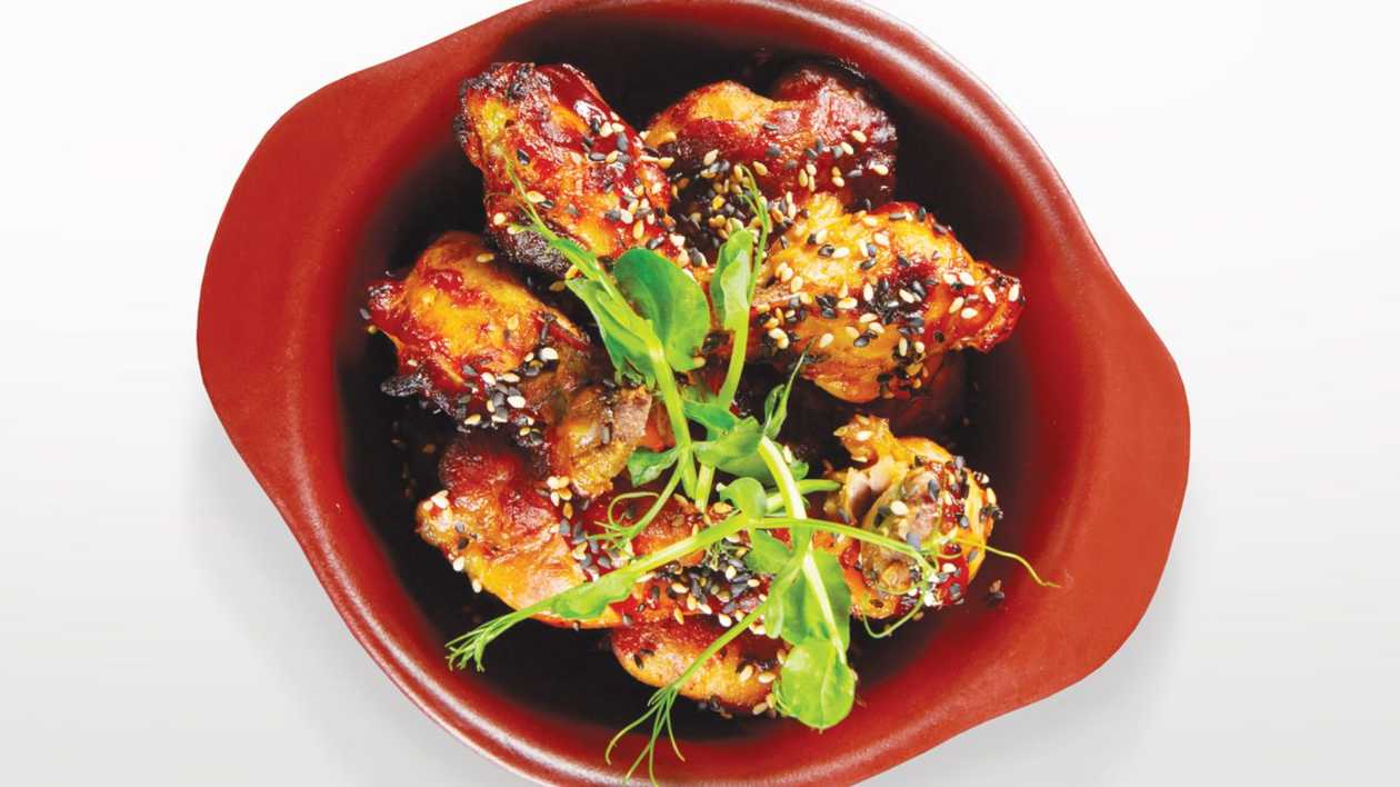 Spicy chicken wings with bbq - sesame seeds glaze