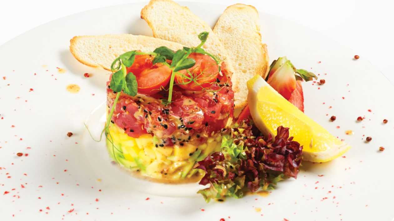 Tuna tartare with roasted ciabatta