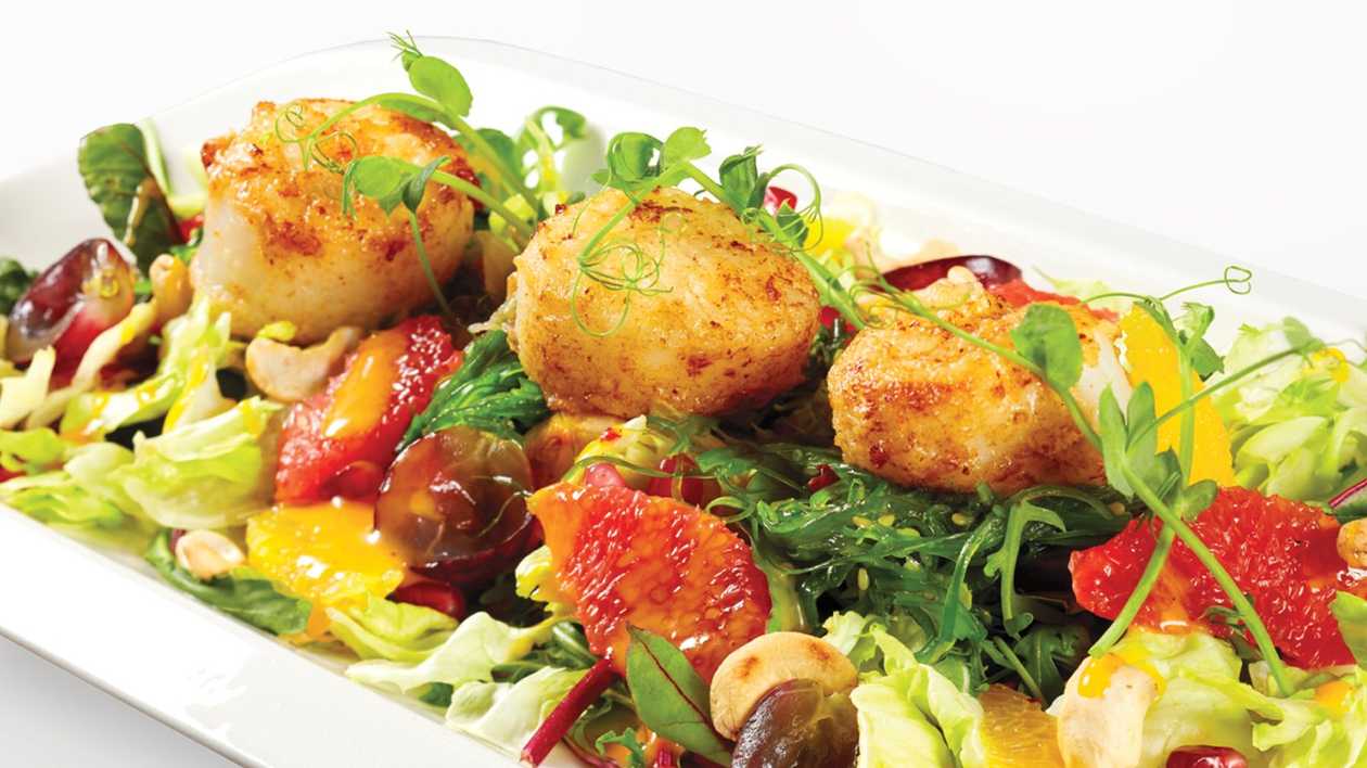 Salad with scallops