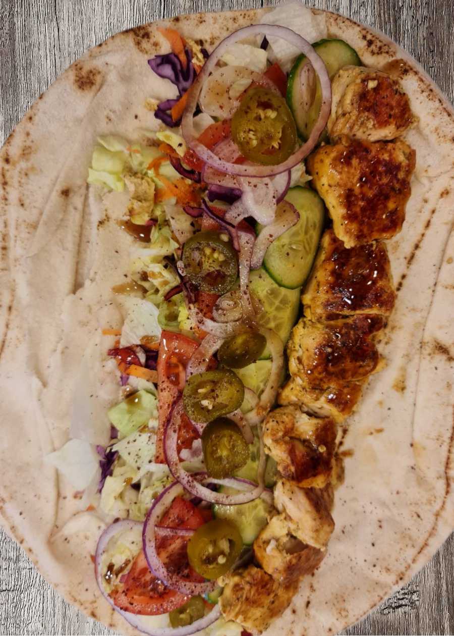 Didelis kebabas lavaše su vištienos šašlyku