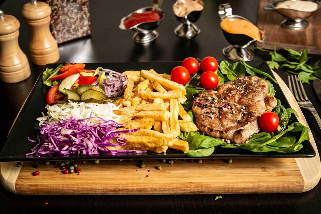 Meniu ceafa de porc la gratar 700 gr.