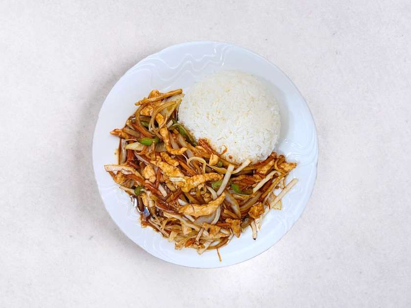 Kuřecí nudličky v pekingské omáčce