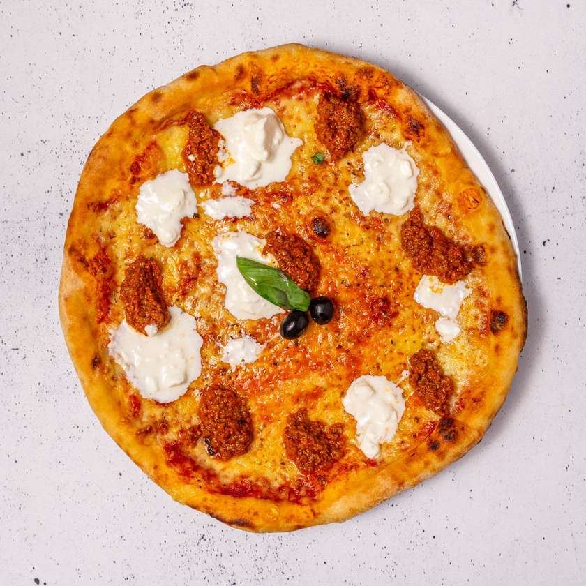 Bolognese pizza