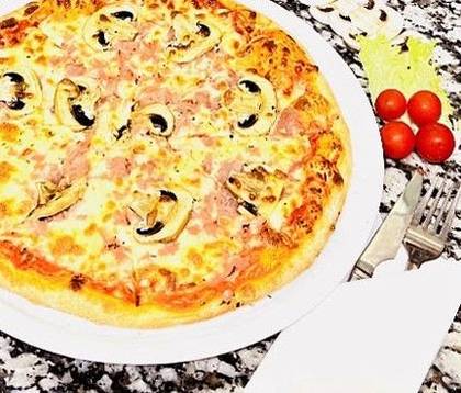 🎁  2-for-1 - Prosciutto Funghi Pizza