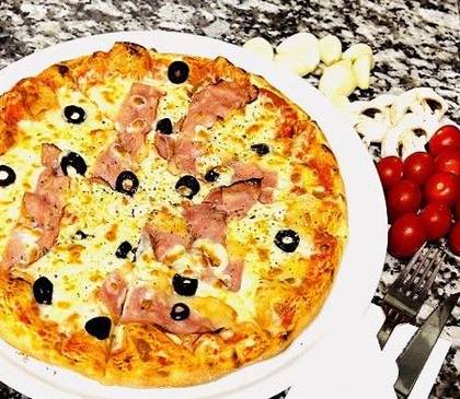 🎁  2-for-1 - Bacon Pizza