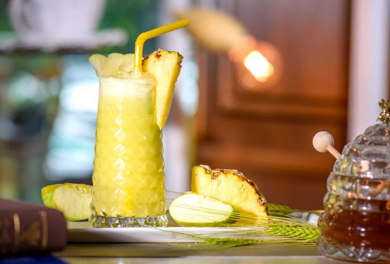 Fresh pineapple, apple and ginger